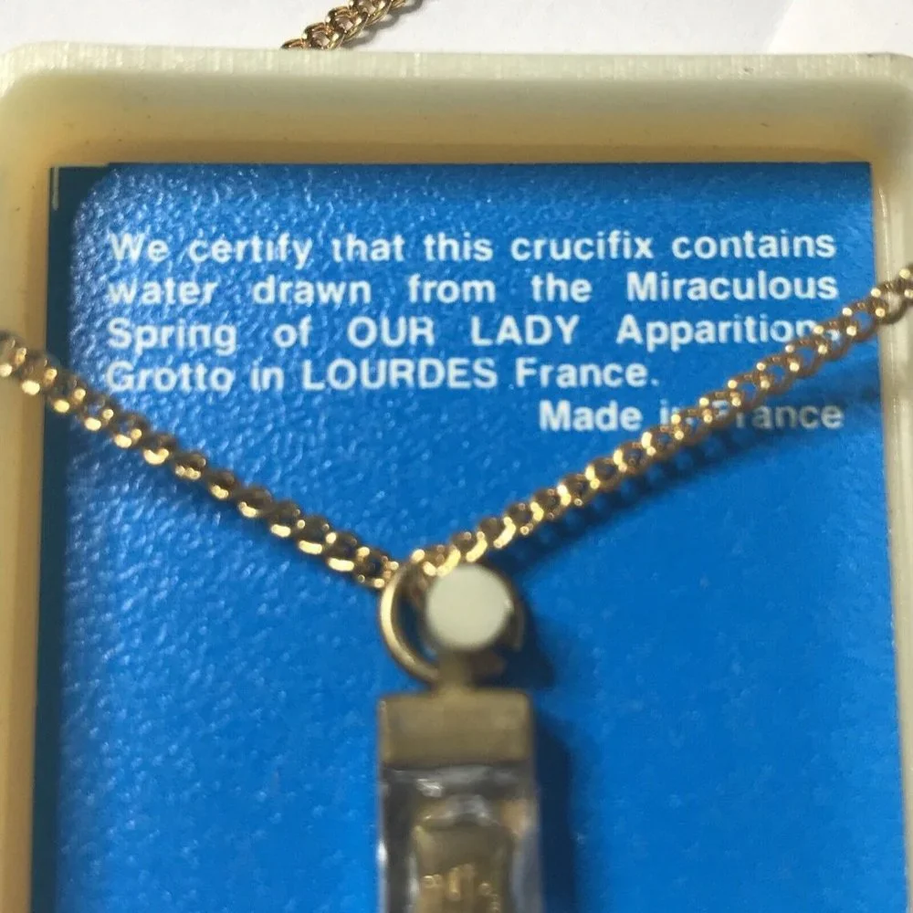 Vtg ‎ Lourdes France Cross Lucite Gold Plated Crucifix Holy Pendant Necklace NOS